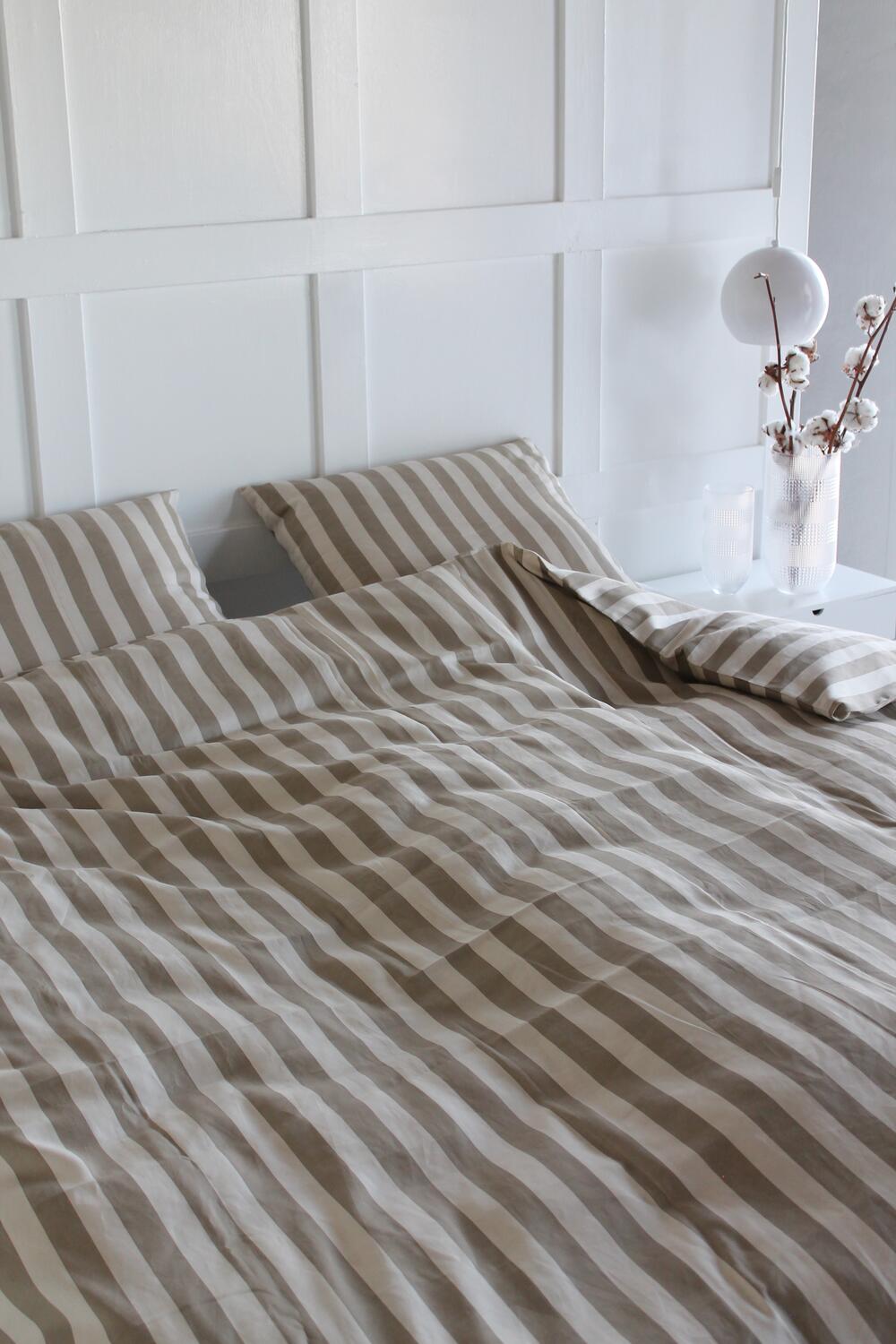 Blok Strib sengetøj - sand/hvid